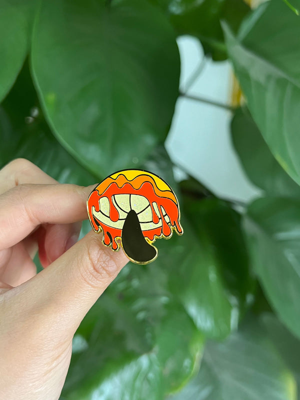 Pin de esmalte de hongo Mycena